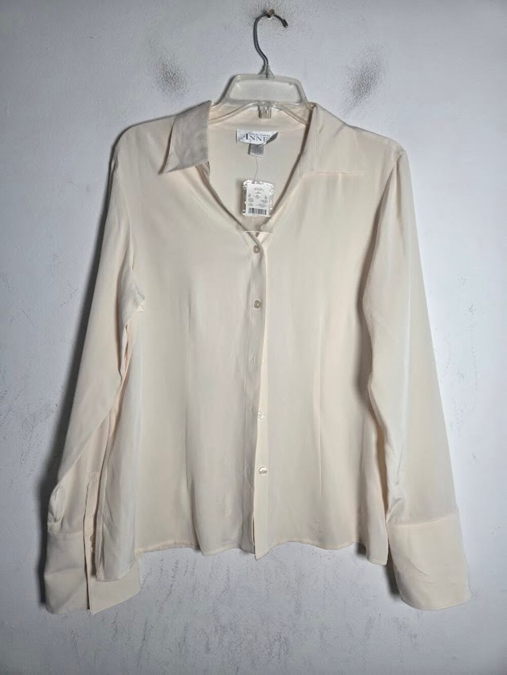 NWT Casaul Corner Annex Ivory 100% Silk Darted Button Up Blouse size Large